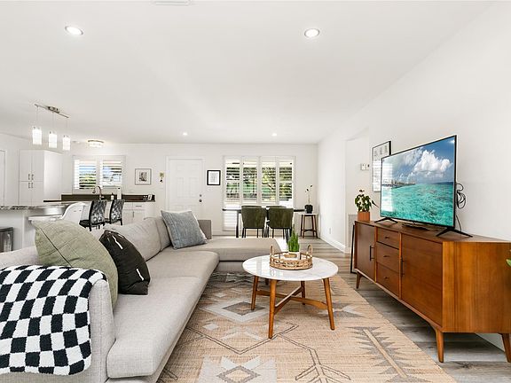 5th image of 807 SE 9th Terrace