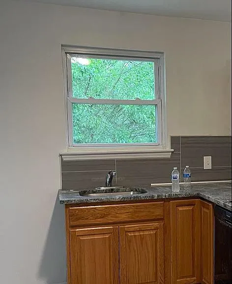 932 Alexandria Dr — Photo 4