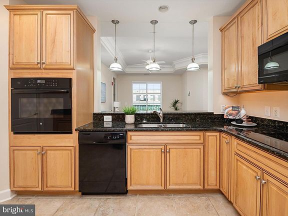 3rd image of 1915 Towne Centre Blvd Unit 301