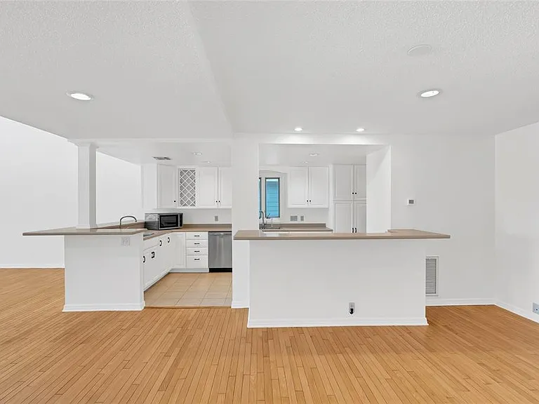 4051 Shell Rd — Photo 15