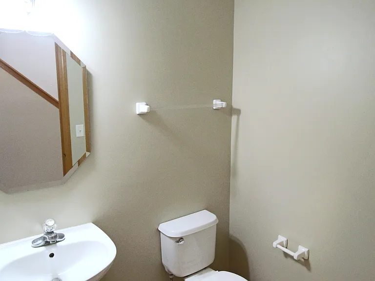 2538 Oak Tree Ln — Photo 3