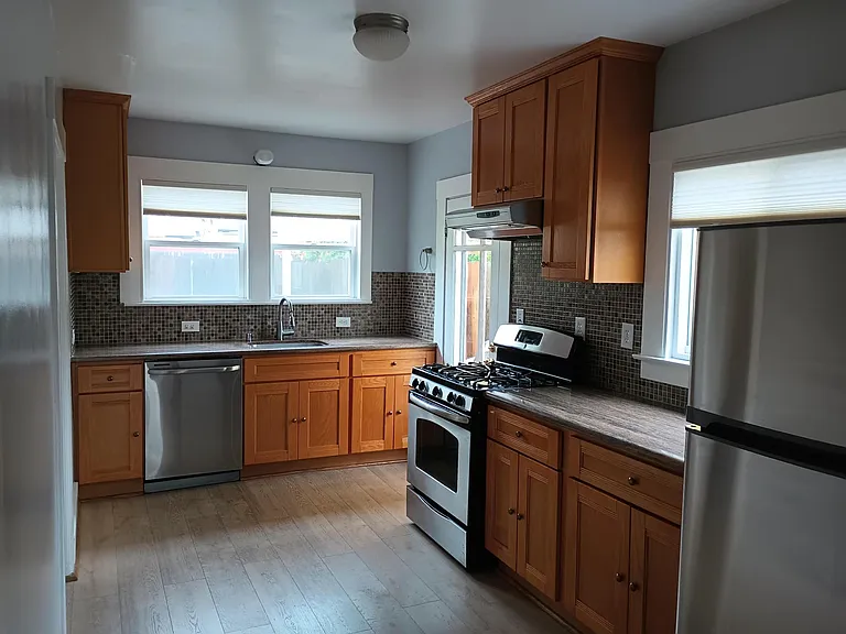 1349 Snow St — Photo 5