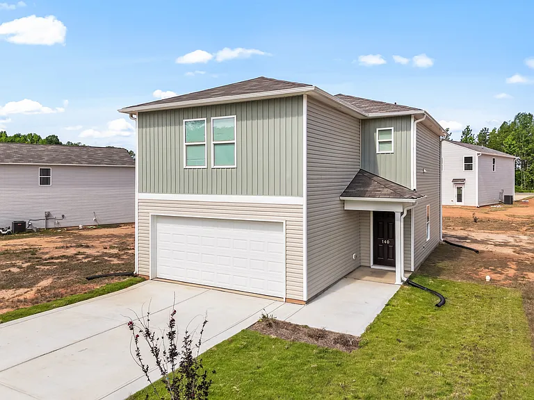 140 Lillian Ln — Photo 1