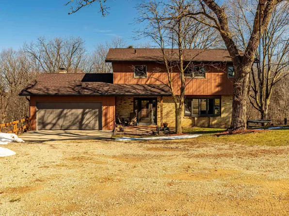 W7598 Kuenzi Ln, Blanchardville, WI 53516