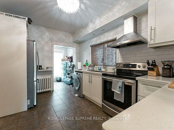 4th image of 115 Balsam Ave S