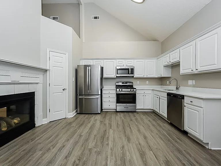 4060 Springvale Way — Photo 7
