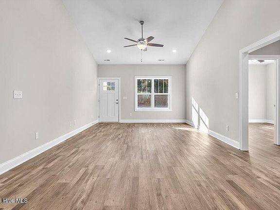 5th image of 1040 Mcilwaine Drive SW