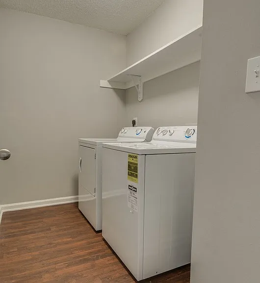 Woodburn Apartments — Photo 18