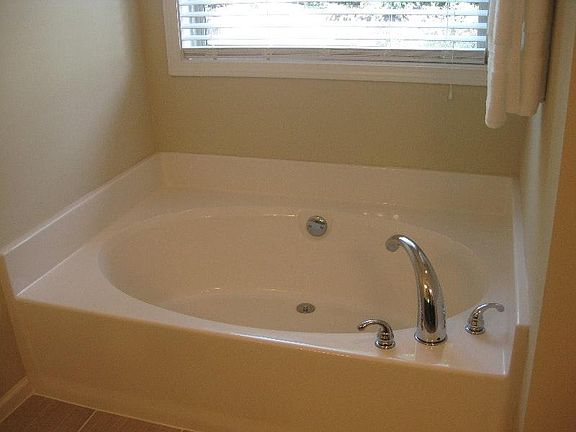 3rd image of 416 Belmont Way