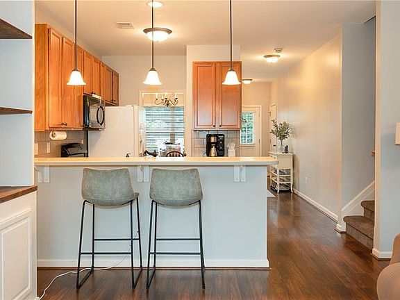 5th image of 2575 Maple Park Pl #20