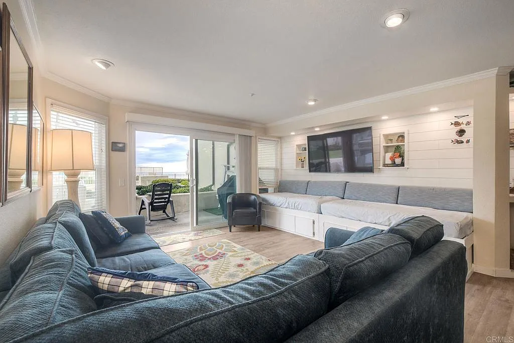 1 bed, 1.0 bath, 831 sqft, $4,000 — Photo 3