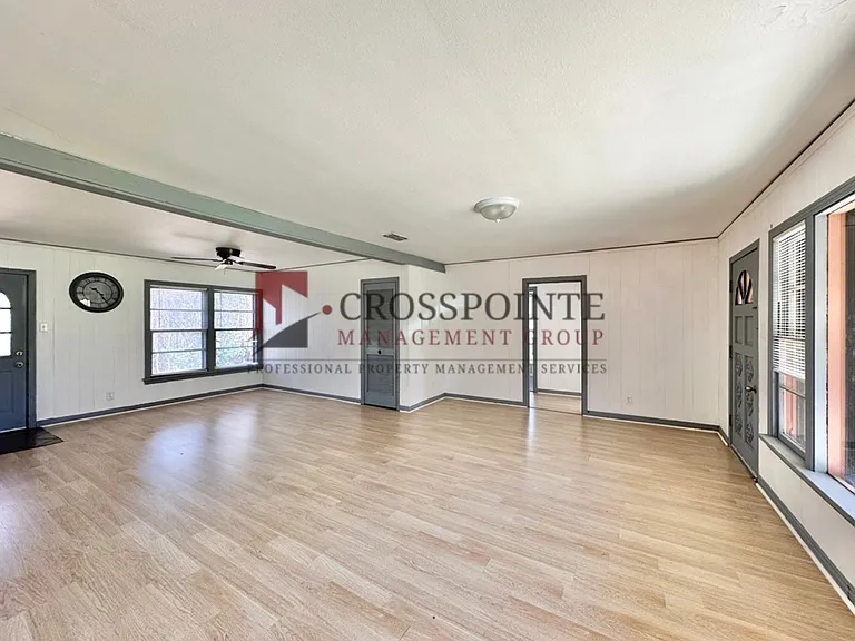 1107 Dogwood St — Photo 4