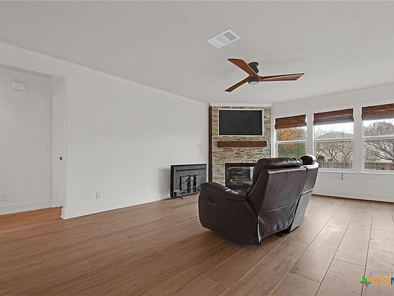 5th image of 1290 Sweet Gum Dr