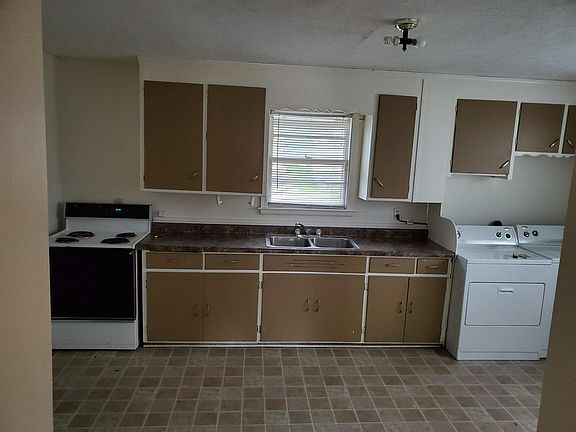 5th image of 1149 New Hampshire St