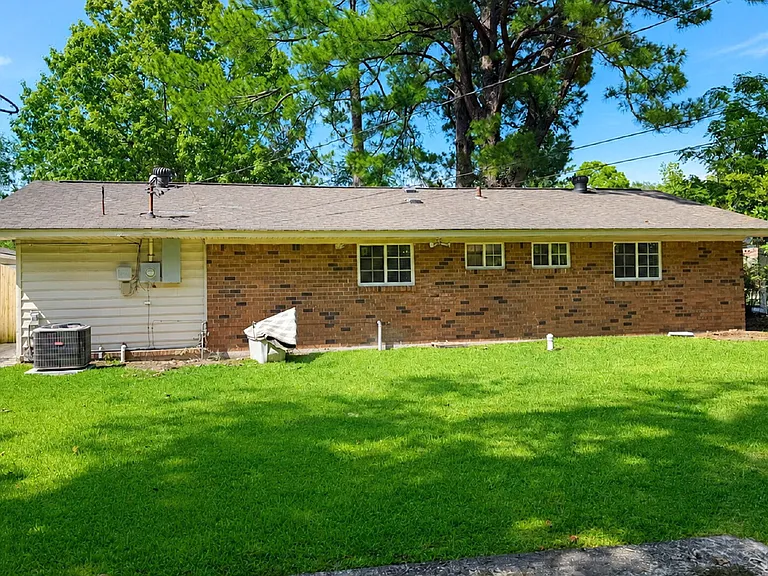 1621 Cloverdale Dr — Photo 18