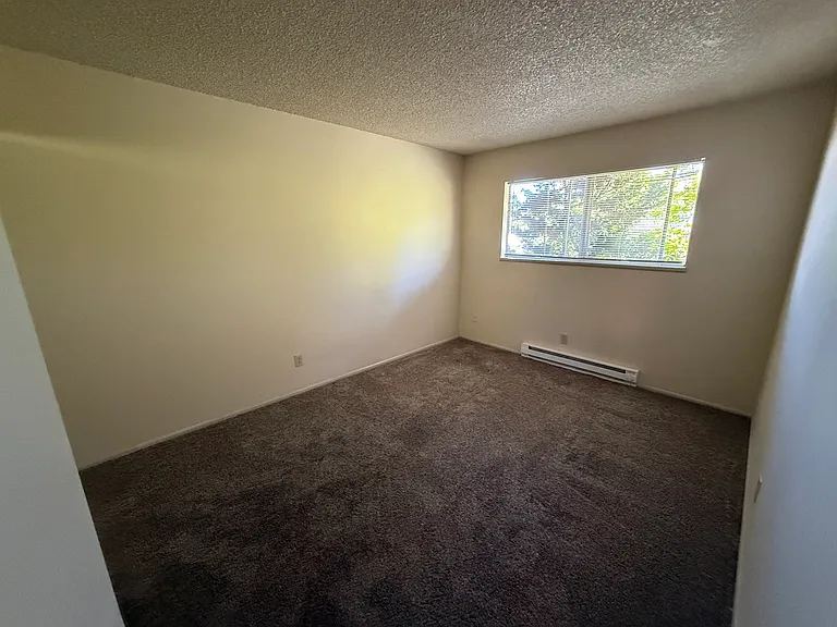 19535 River Rd #4 — Photo 8