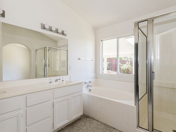 4th image of 34339 La Raye Dr