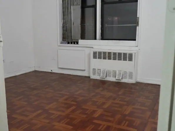 8720 175th St APT 1L, Jamaica, NY 11432