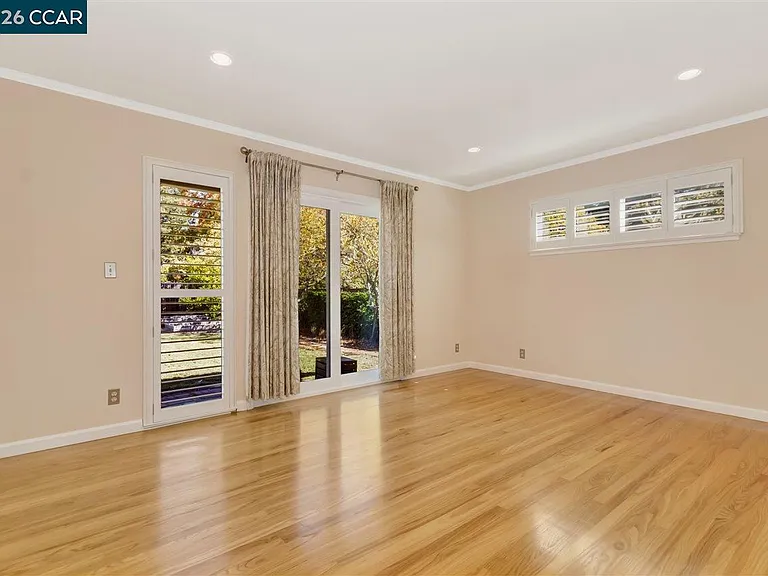 241 Ivy Pl — Photo 7