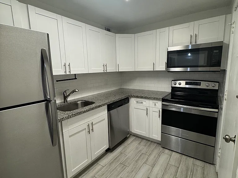 9360 SW 87th Ave #N14 — Photo 8