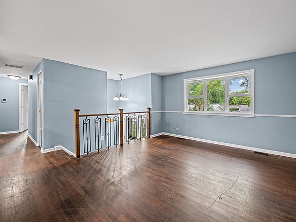 4th image of 933 Webster Ln