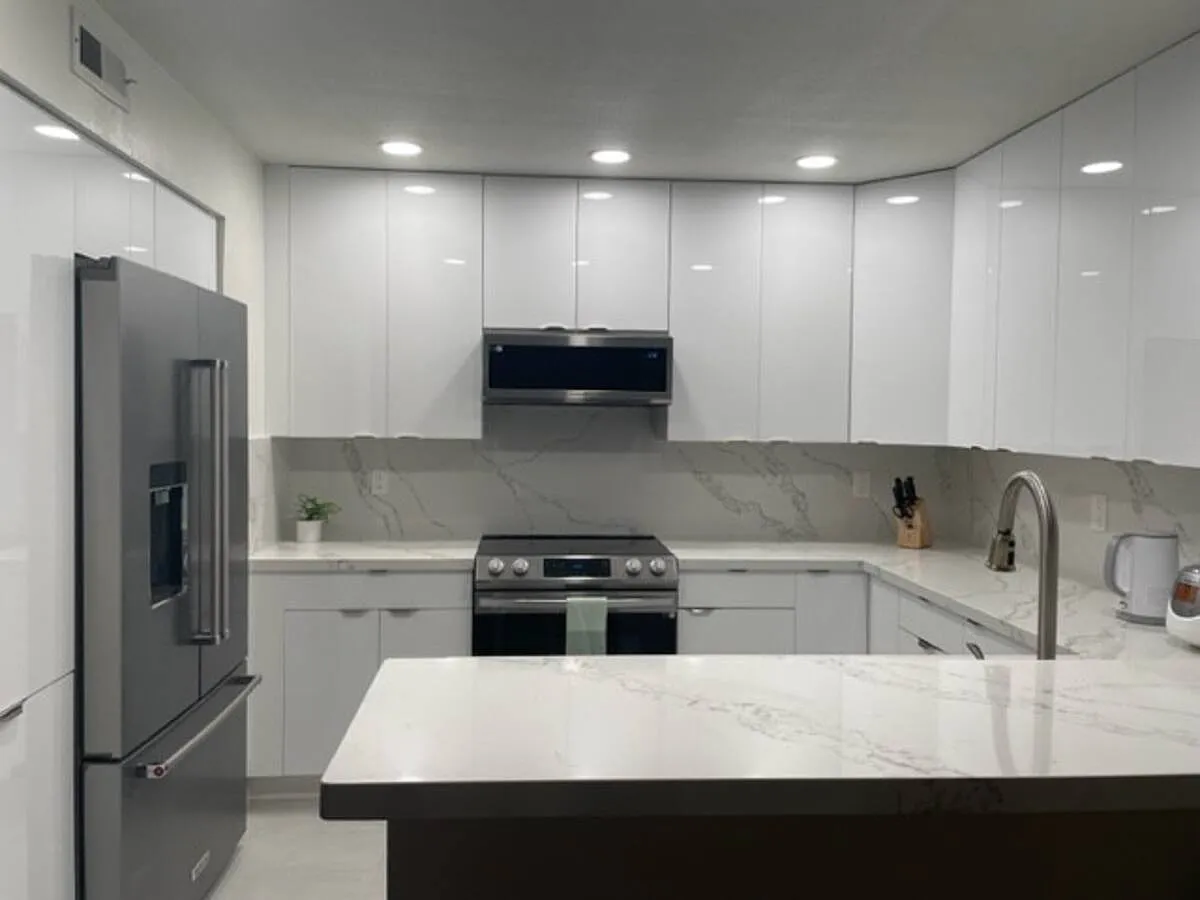 3 bed, 2.5 bath, 1305 sqft, $2,300 — Photo 3