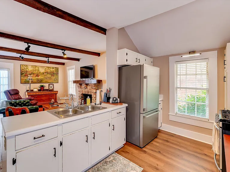 241 Laurens St SW #C — Photo 11