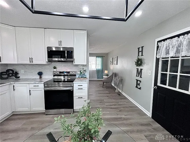 90 Brent Dr — Photo 8