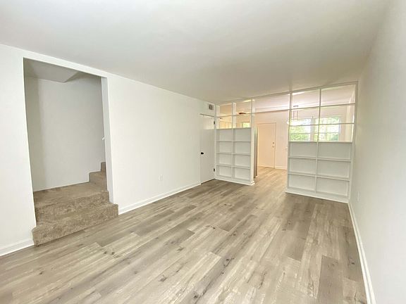 3rd image of 31 Faris Cir #31