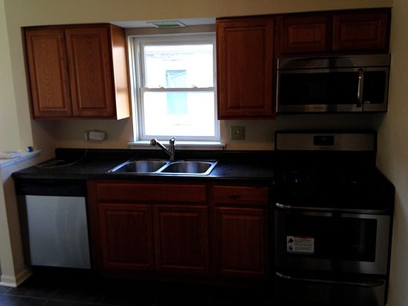 4th image of 14107 S La Salle St