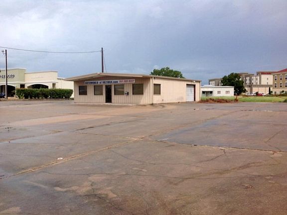2nd image of 6806 N Navarro St