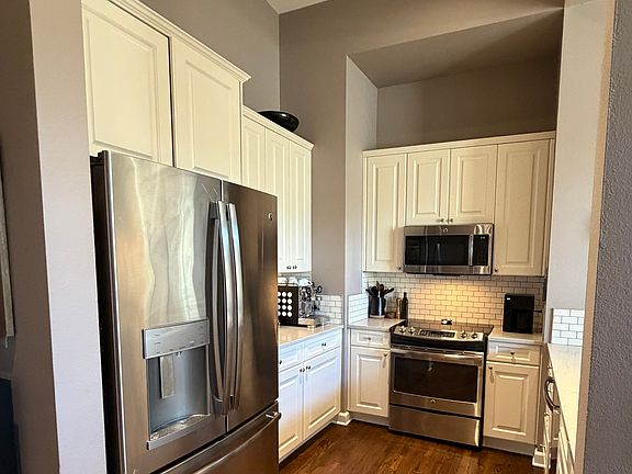 5th image of 25 N Downing St Unit 1-103