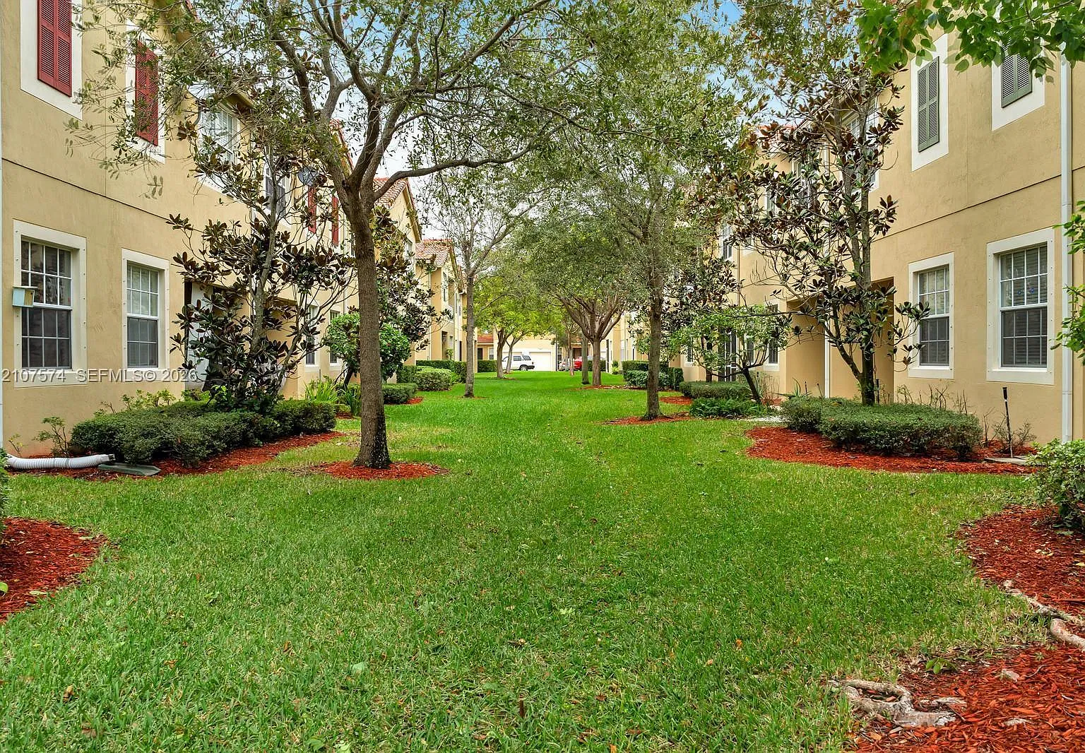 Hampton Hills Condo — Photo 3