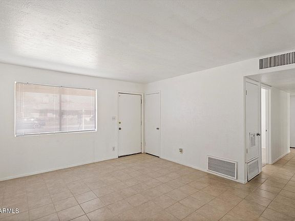 4th image of 621 E PAPAGO Drive