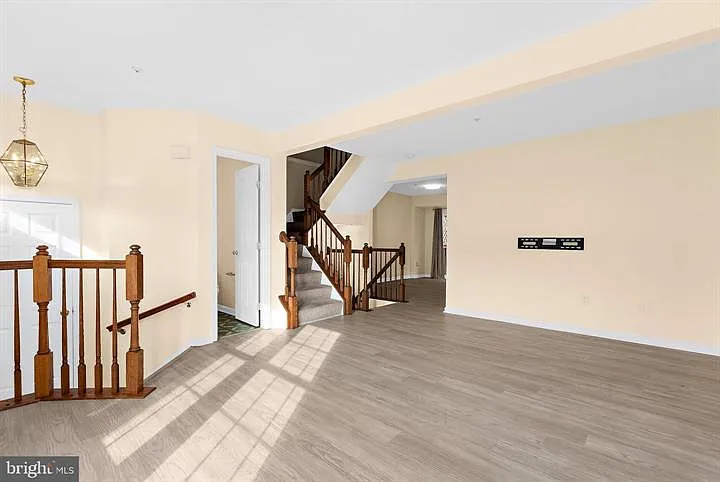 3 bed, 1880 sqft, $2,800 — Photo 3