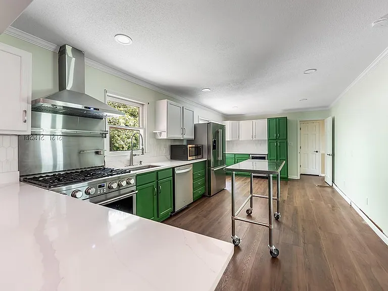 1179 Pathfinder Rd — Photo 3