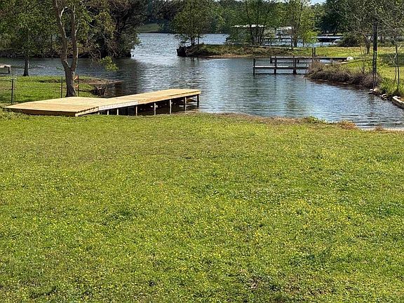 2nd image of 204 Lake Ridge Trl