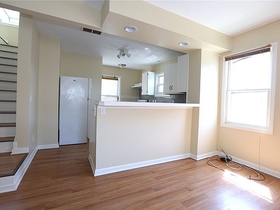 4th image of 733 University Ave APT 3