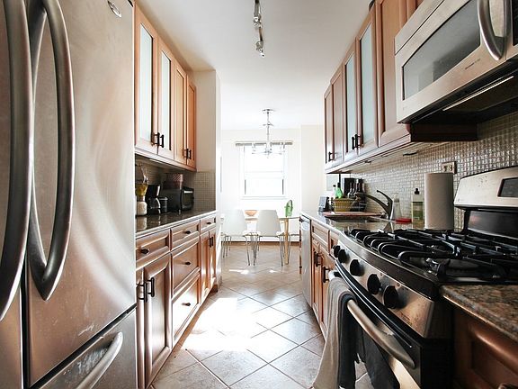 3rd image of 191 Willoughby St APT 15M