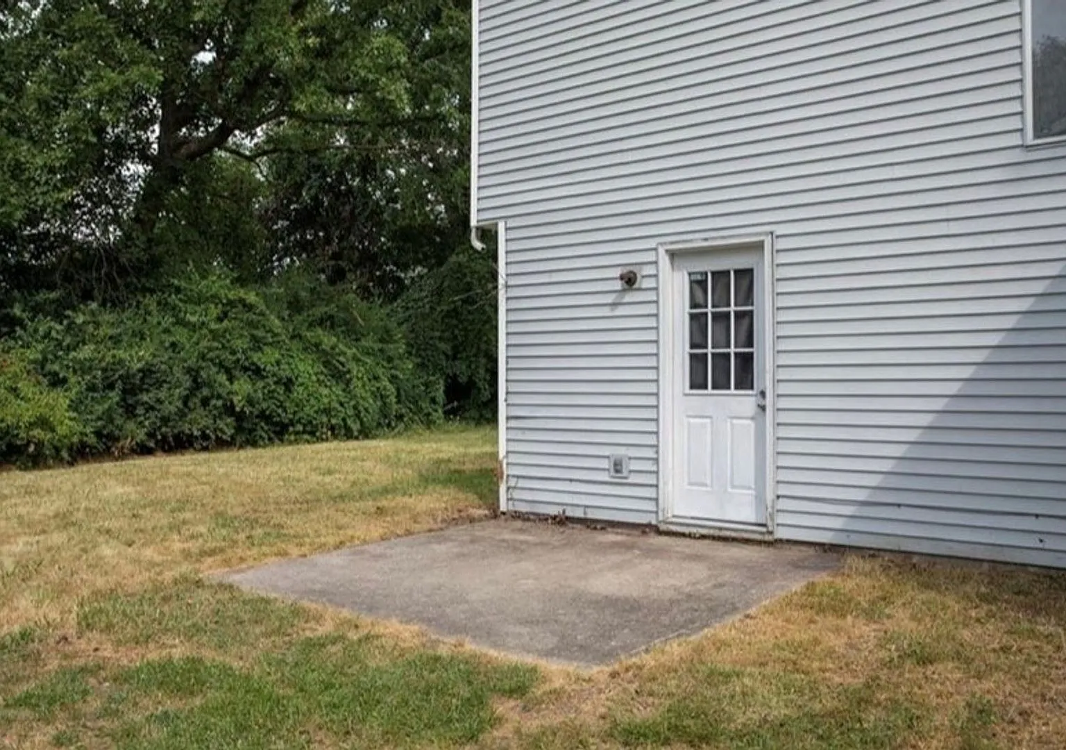 Beautiful 3 bed 2.5 bath townhome in Lawrence Township — Photo 3