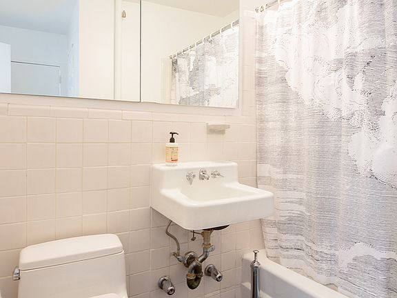 5th image of 320 E 14th St APT 8