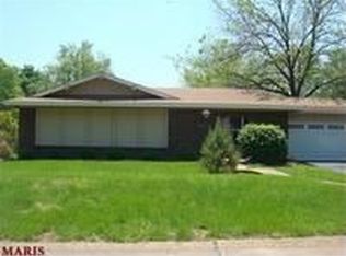 1 Savant Ct, Ballwin, MO 63011