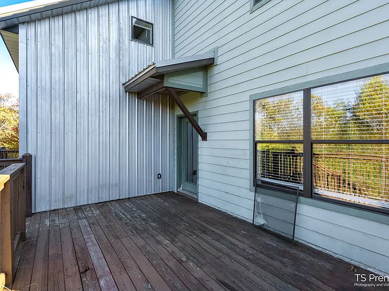 2037 N Box Ave — Photo 12
