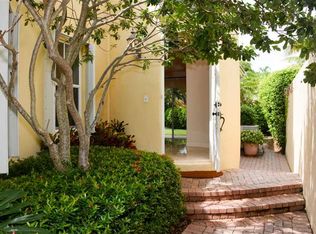 831 Spinnaker Dr E, Hollywood, FL 33019