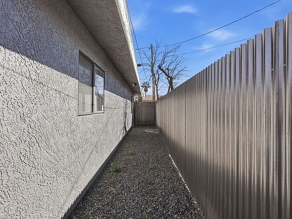 4th image of 811 E Caddie St #F966904ab