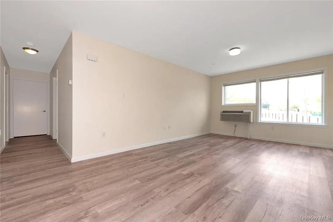 2 bed, 2.0 bath, 1000 sqft, $3,300 — Photo 3