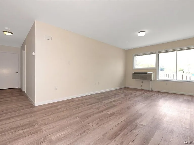 68 Lake St #305 — Photo 3