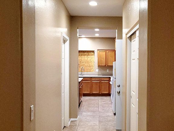 4th image of 618 E CLEVELAND Court