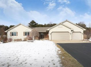 3653 Shiloh Rd, Suamico, WI 54173