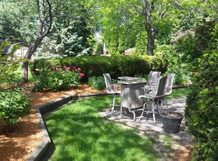 2836 W Hilltop Ln, Franklin, WI 53132